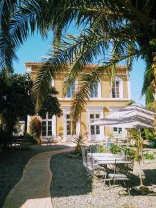 B&B / Chambre d'hôtes La Maison des Palmiers 4 Quai des Négociants 11200 Homps Languedoc-Roussillon