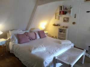la maison du phare chambre d hôtes B&B -jacuzzi privé- shabby chic