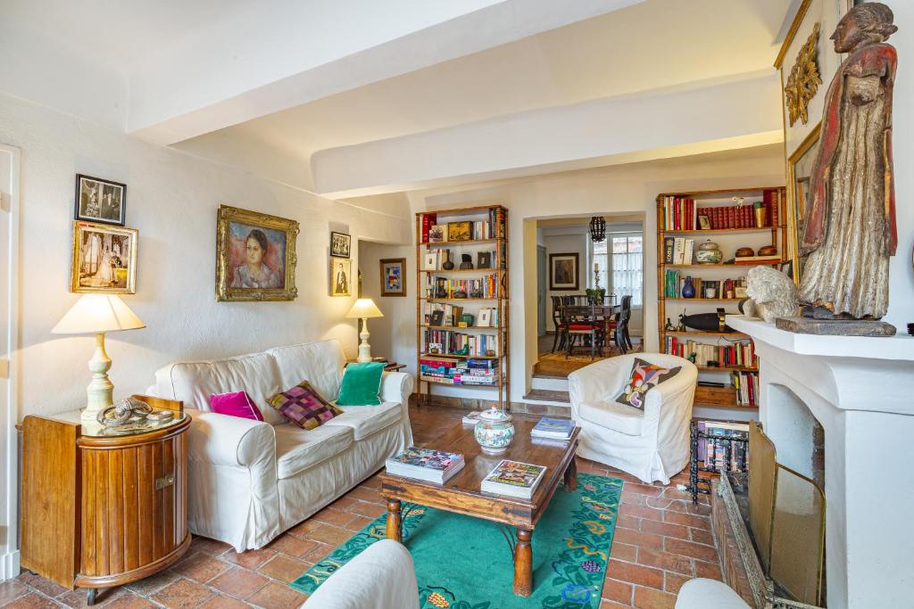 B&B / Chambre d'hôtes La Maison du Prince 22 Rue des Templiers 83310 Grimaud