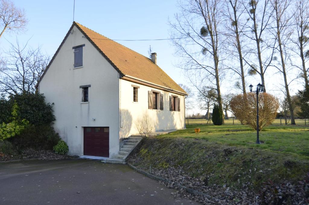 B&B / Chambre d'hôtes La maison du Respect Mutuel Lieu dit Les Bourgeois Chemin de Romesnil 14490 Saint-Paul-du-Vernay