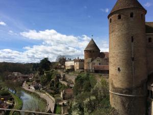 B&B / Chambre d'hôtes La Maison Févret 9 bis rue Févret 21140 Semur-en-Auxois Bourgogne