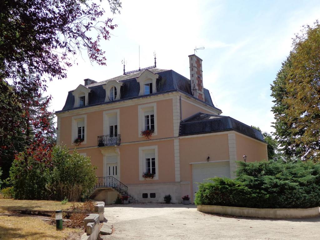 La Maison Ribotteau 1 Avenue du Pré Dorat, 86150 LʼIsle-Jourdain