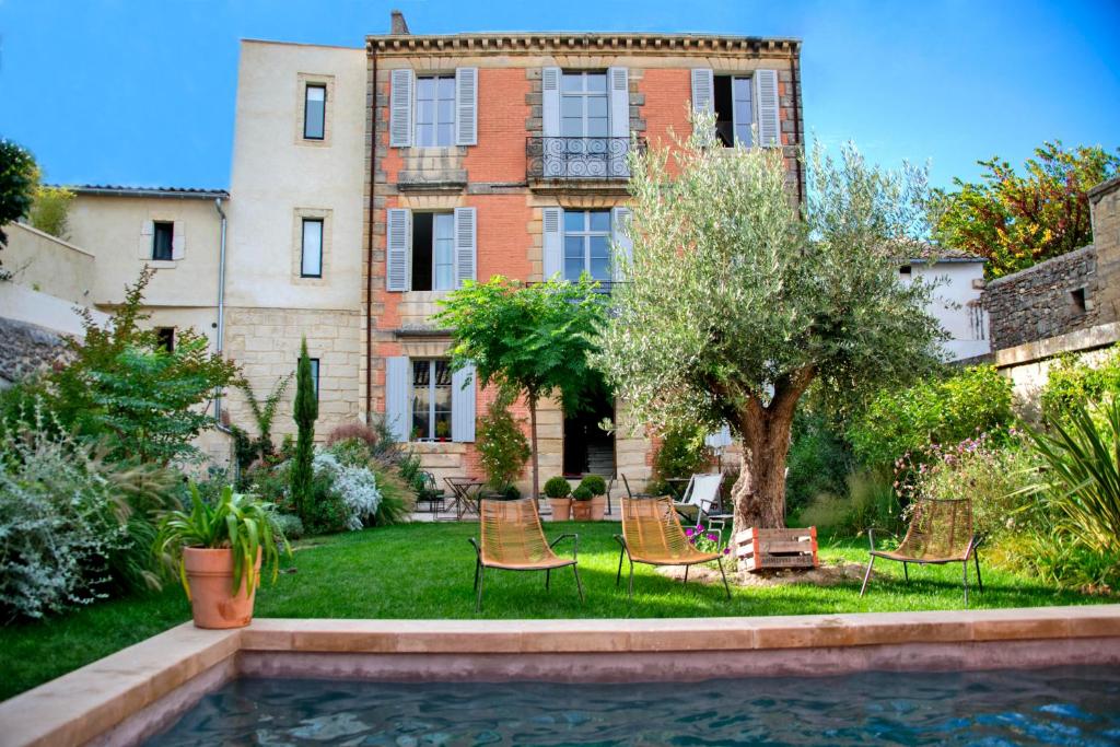 La Maison Rouge d'Uzes B&B 6 RUE DE LA PERRINE, 30700 Uzès