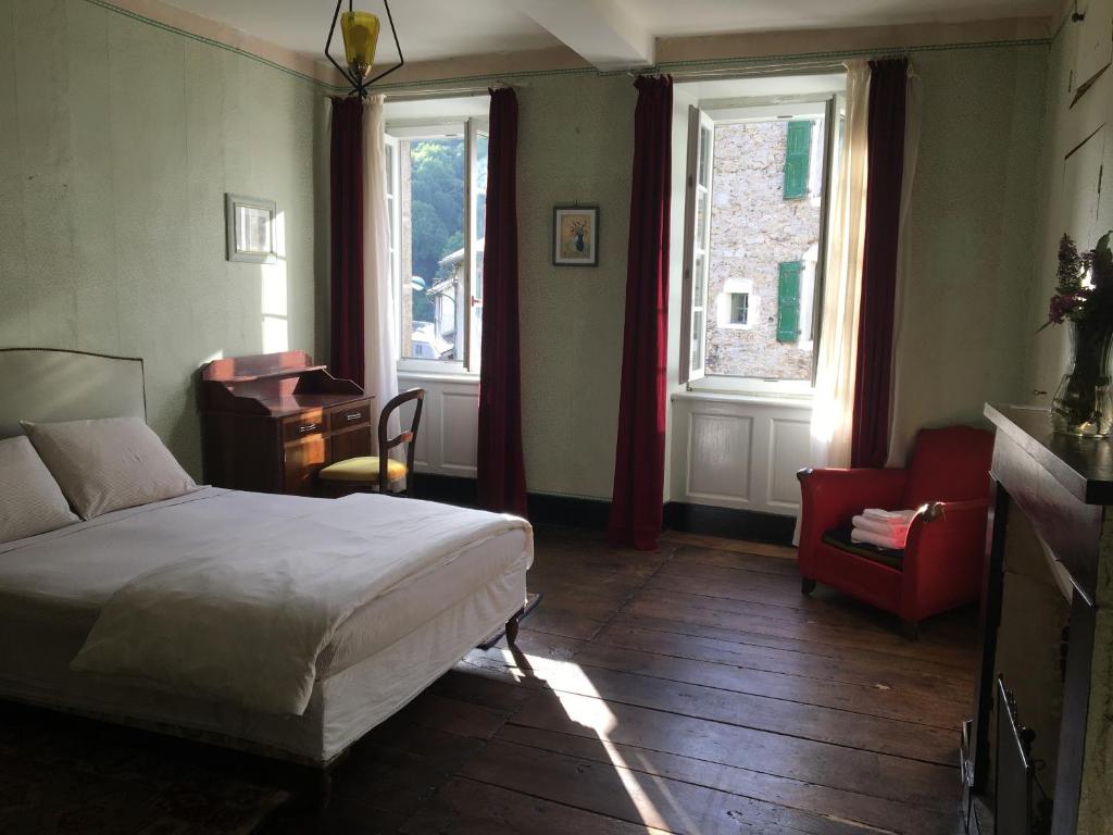 B&B / Chambre d'hôtes La Maison sur La Rivière 1 rue de Vabrez 81330 Vabre