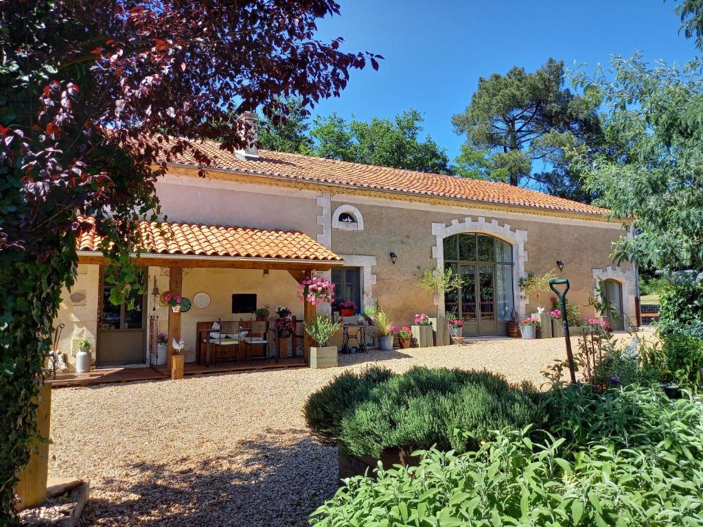 B&B / Chambre d'hôtes La Maison Verte Lieu dit les Farges 24600 Siorac-de-Ribérac