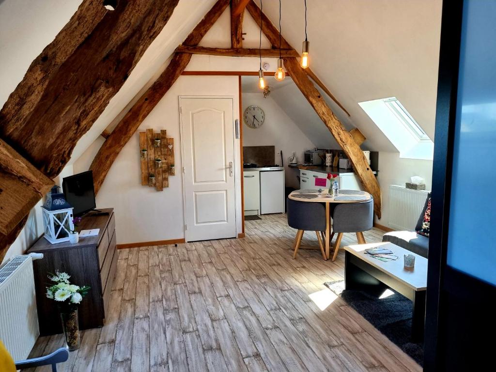 B&B / Chambre d'hôtes La Manch'hôtes 35 Rue du Haut du Bourg 50420 Domjean