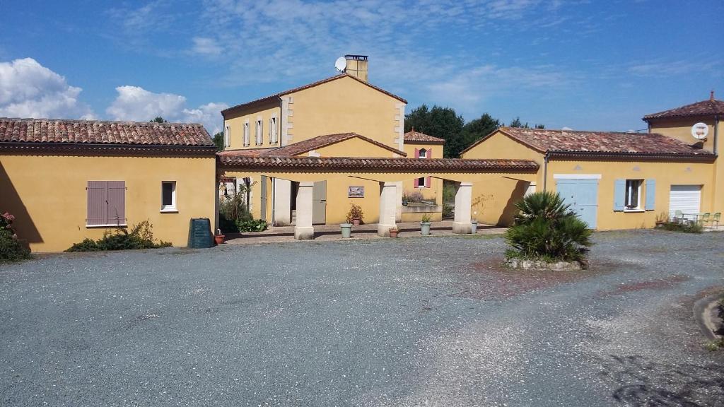 B&B / Chambre d'hôtes La Marviniere 3 les Rousselets 17150 Saint-Bonnet-sur-Gironde