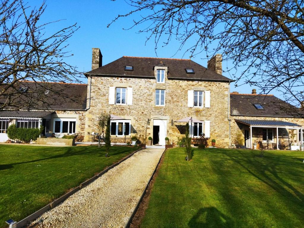 B&B / Chambre d'hôtes La Ménardière \ 1 Rue de l'Arguenon 22130 Corseul