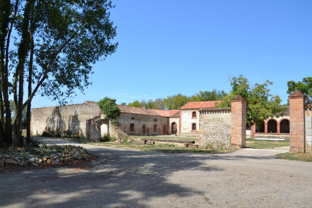 B&B / Chambre d'hôtes La métairie du château le Vignau chateau Le Vignau Route du Seigne 40270 Le Vignau