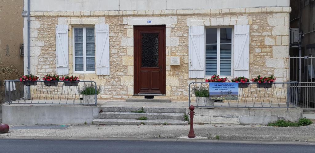 B&B / Chambre d'hôtes La Miramboise 65 avenue de la republique 17150 Mirambeau