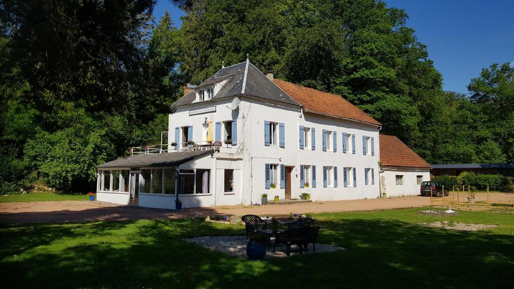 B&B / Chambre d'hôtes La Nouvelle Diligence Les Settons Rive droite 58230 Montsauche-les-Settons