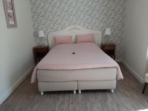 B&B / Chambre d'hôtes La P'tite Place Place de l'Olme (Le Bourg) 46250 Les Arques Midi-Pyrénées