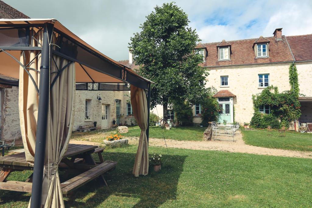 B&B / Chambre d'hôtes La petite Ferme 2 route des Cretes 95510 Chérence