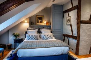 B&B / Chambre d'hôtes La Petite Folie 44 rue Haute 14600 Honfleur Normandie