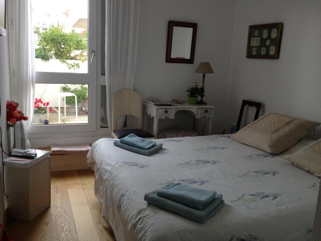 B&B / Chambre d'hôtes La Petite Maison 56 rue Jean Mermoz 13008 Marseille