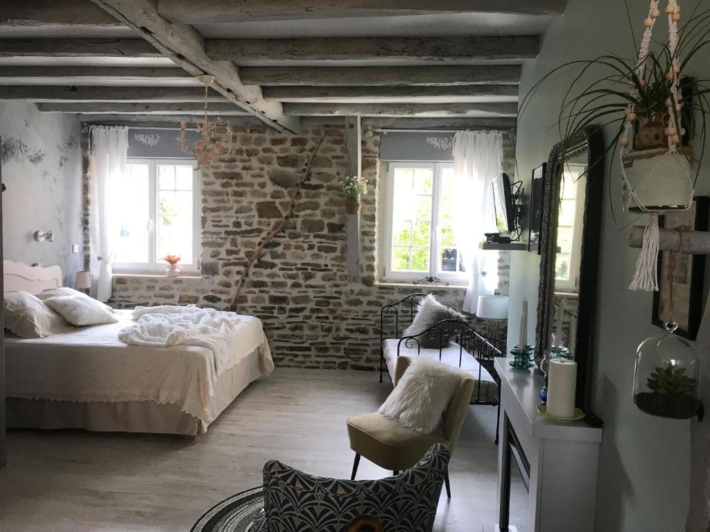 B&B / Chambre d'hôtes LA PETITE OIE \ LIEU DIT ROUVROU 6 Venelle des Tisserands 61430 Ménil-Hubert-sur-Orne