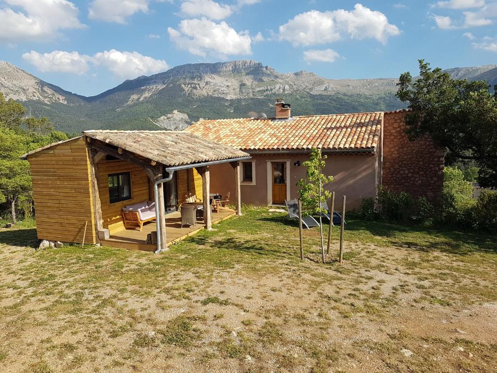 B&B / Chambre d'hôtes La Peyregoune, logement en pleine nature Les Ferrays 04330 Blieux