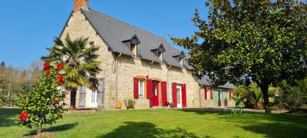 B&B / Chambre d'hôtes La Pichonnière Route de la Pichonnière 50540 Isigny-le-Buat