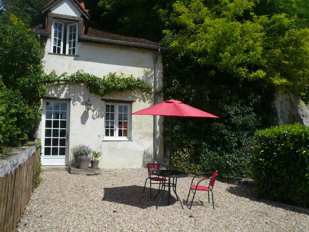 B&B / Chambre d'hôtes LA PONCÉ SECRÈTE 2 RUE DES COTEAUX 72340 Poncé sur Le Loir