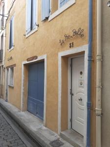 B&B / Chambre d'hôtes La Rebelle 31 rue du commerce 66400 Céret Languedoc-Roussillon