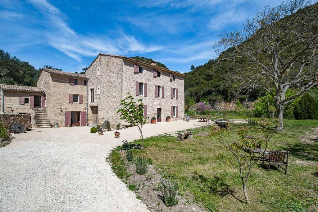 B&B / Chambre d'hôtes La Ressence Luberon RD 943 - Route de Lourmarin La Ressence 84480 Bonnieux