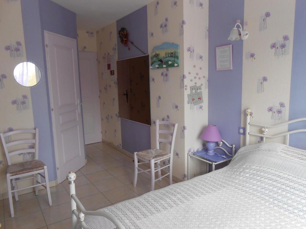 B&B / Chambre d'hôtes La Roche bleue 120 Grande Rue 17450 Saint-Laurent-de-la-Prée