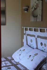 B&B / Chambre d'hôtes La Roche Bleue Veyrin 95 Montée Des Lauzes 01300 Saint-Bois Rhône-Alpes