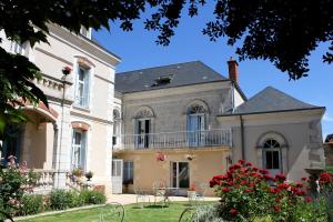 B&B / Chambre d'hôtes La Roseraie 78, rue Armand Caillard 86170 Neuville-de-Poitou -1