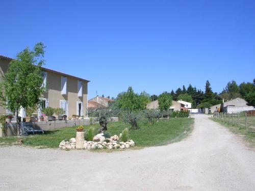 La Sarriette, Gite d'étape et Chambres d'hôtes à Eygalieres 13810
