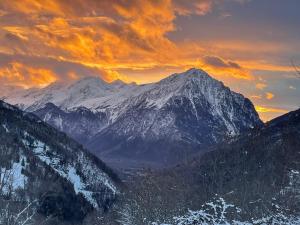 B&B / Chambre d'hôtes La Tanière 22 Route de la Cour Basse 38114 Vaujany Rhône-Alpes