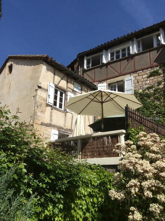 B&B / Chambre d'hôtes La Terrasse, Centre St-Antonin 3 Rue du Porche 82140 Saint-Antonin