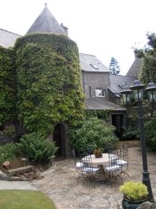 B&B / Chambre d'hôtes La Tourelle 22 2 Rue Cosson 22800 Quintin Bretagne