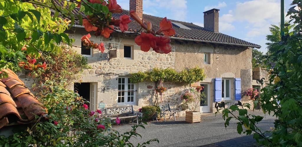 La Vieille Maison de Pensol Le Bourg, 2 Impasse des Feuillardiers, 87440 Pensol