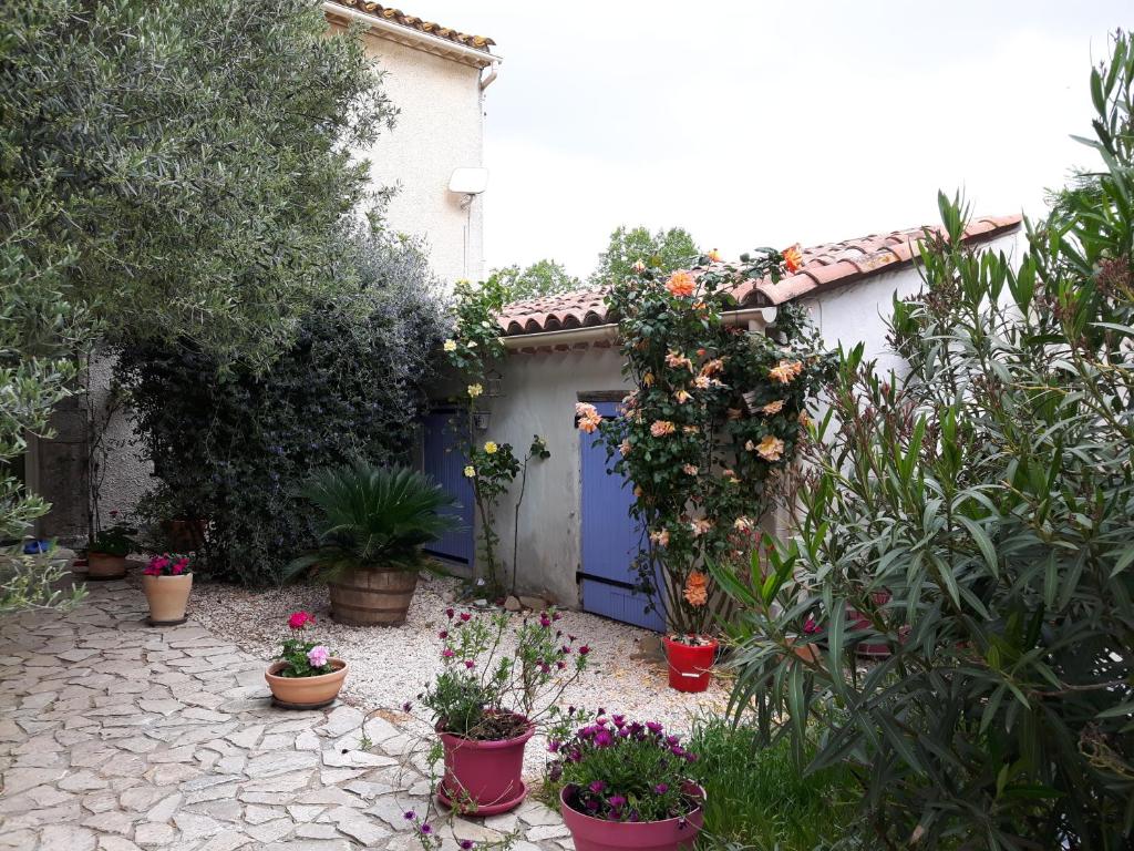 B&B / Chambre d'hôtes La Vigne Des Heures Claires 335 chemin des hortes 11120 Saint-Nazaire-dʼAude