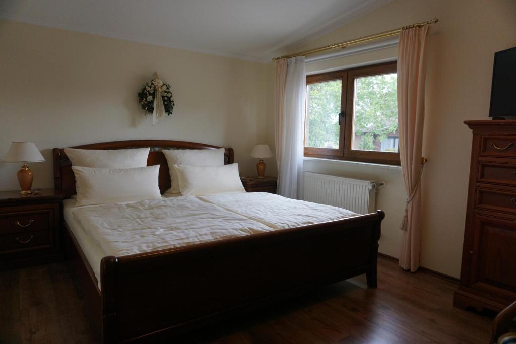 B&B / Chambre d'hôtes Landgasthof “Zur Alten Mühle“ 20 Gottschalksmühlenweg 56637 Plaidt