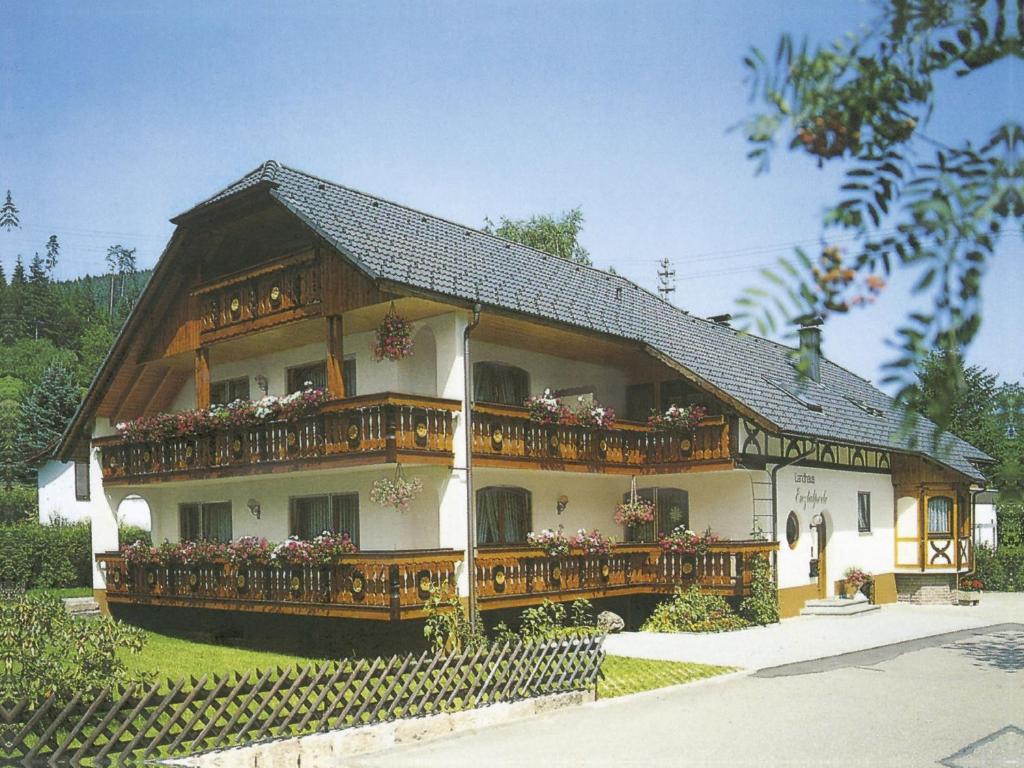 B&B / Chambre d'hôtes Landhaus Enztalperle Kirchweg 27 75337 Enzklösterle