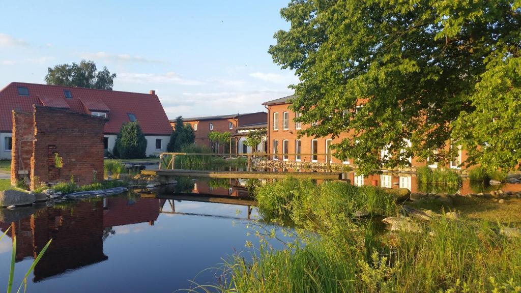 Landhotel kreien Am Feldweg 9, 19386 Kreien