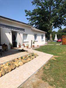 B&B / Chambre d'hôtes LAVALOU 391 Route de la Barthe 65300 Lannemezan Midi-Pyrénées
