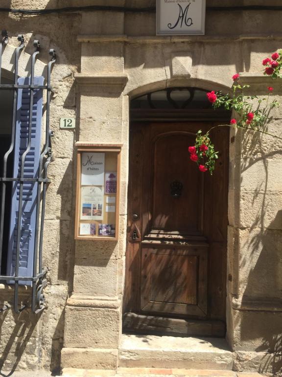 B&B / Chambre d'hôtes Le \ 12, Place Saint Antoine 04500 Riez