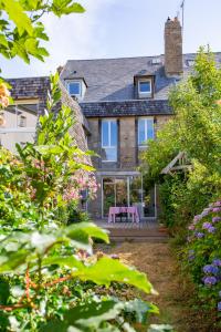 B&B / Chambre d'hôtes Le 74 74 Rue de la Constitution 50300 Avranches Normandie