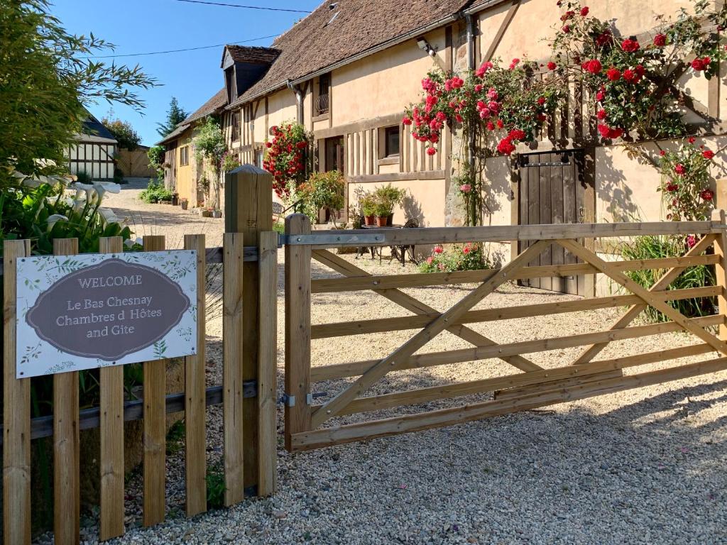 B&B / Chambre d'hôtes Le Bas Chesnay Chambres D'Hotes Domfront en Poiraie Le Bas Chesnay 61700 Domfront