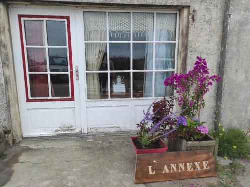 B&B / Chambre d'hôtes Le Bateau Ivre (l'Annexe) 4 Sur le Port 56590 Groix Bretagne