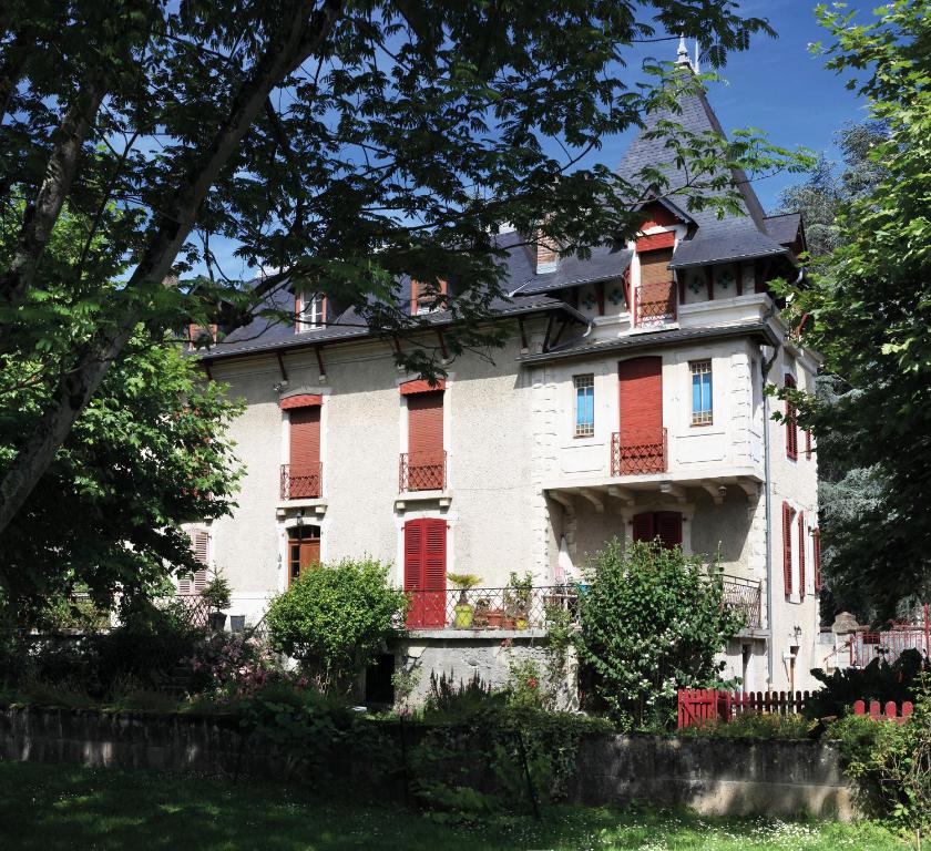 B&B / Chambre d'hôtes Le Béarn sous les toits 1, avenue Jean Seigneres 64800 Nay