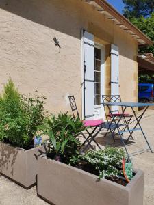 B&B / Chambre d'hôtes le bois du bournat 1861 ROUTE DES ABBAYES MAURIAL 24440 Saint Avit Seigneur Aquitaine