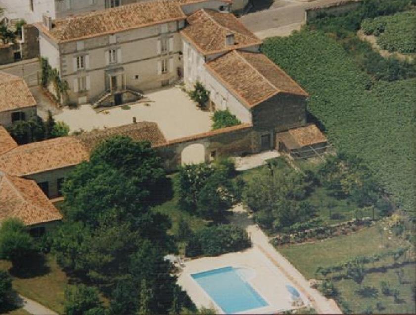 B&B / Chambre d'hôtes Le Bonheur- Suite Cognac 19 rue de la charente 16290 Hiersac