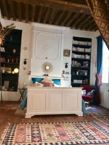 B&B / Chambre d'hôtes Le Boudoir d'artiste 3 rue du Renaudot 21140 Semur-en-Auxois Bourgogne