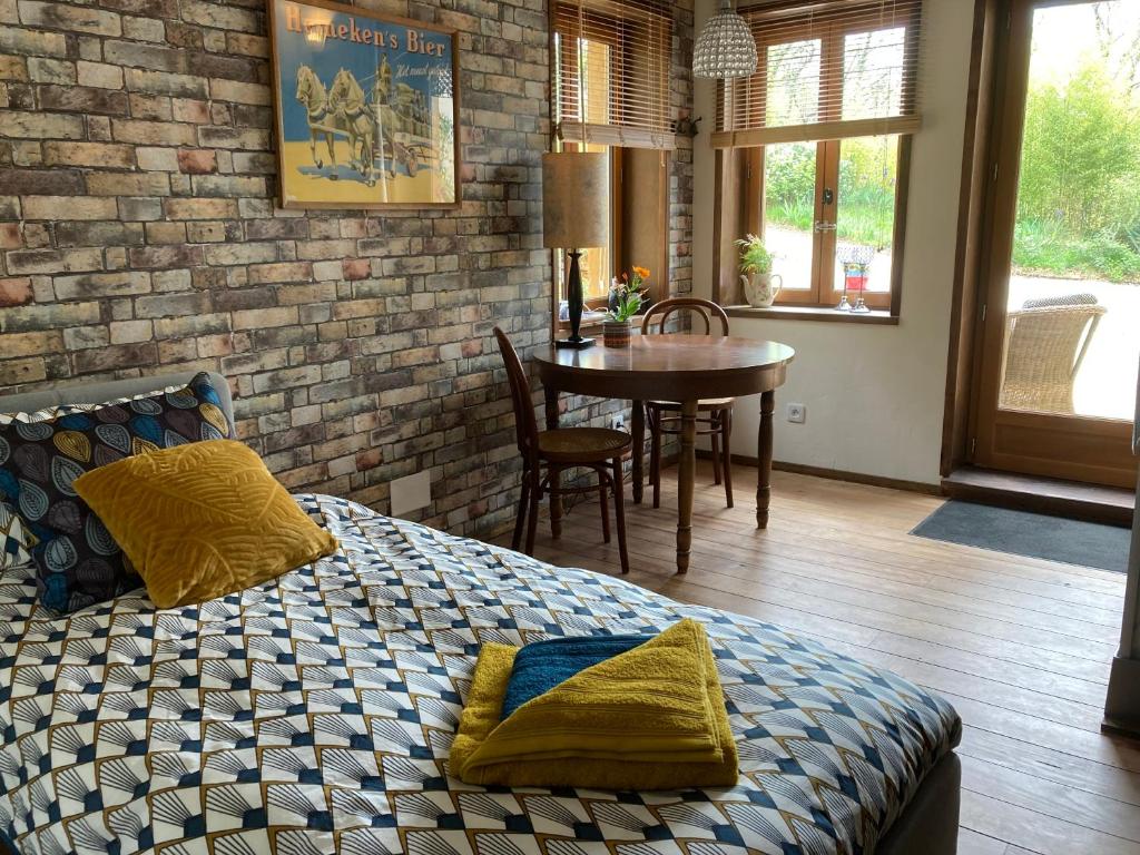 B&B / Chambre d'hôtes le bout du Bout Pech de l'Abeille 46250 Les Arques