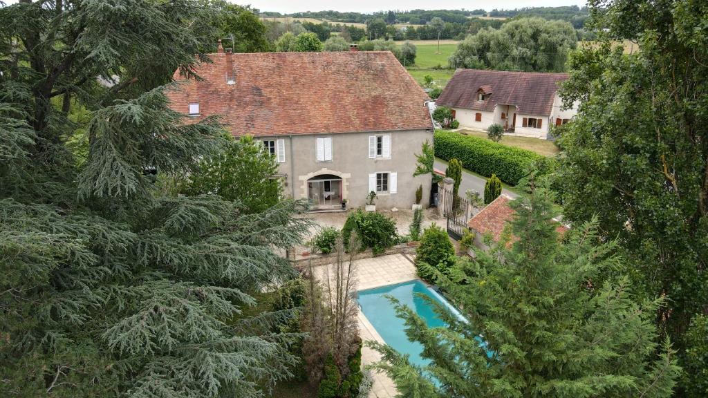 Le Cèdre Bleu - Maison d'hôtes 2 Rue des Fontaines, 39700 Châtenois