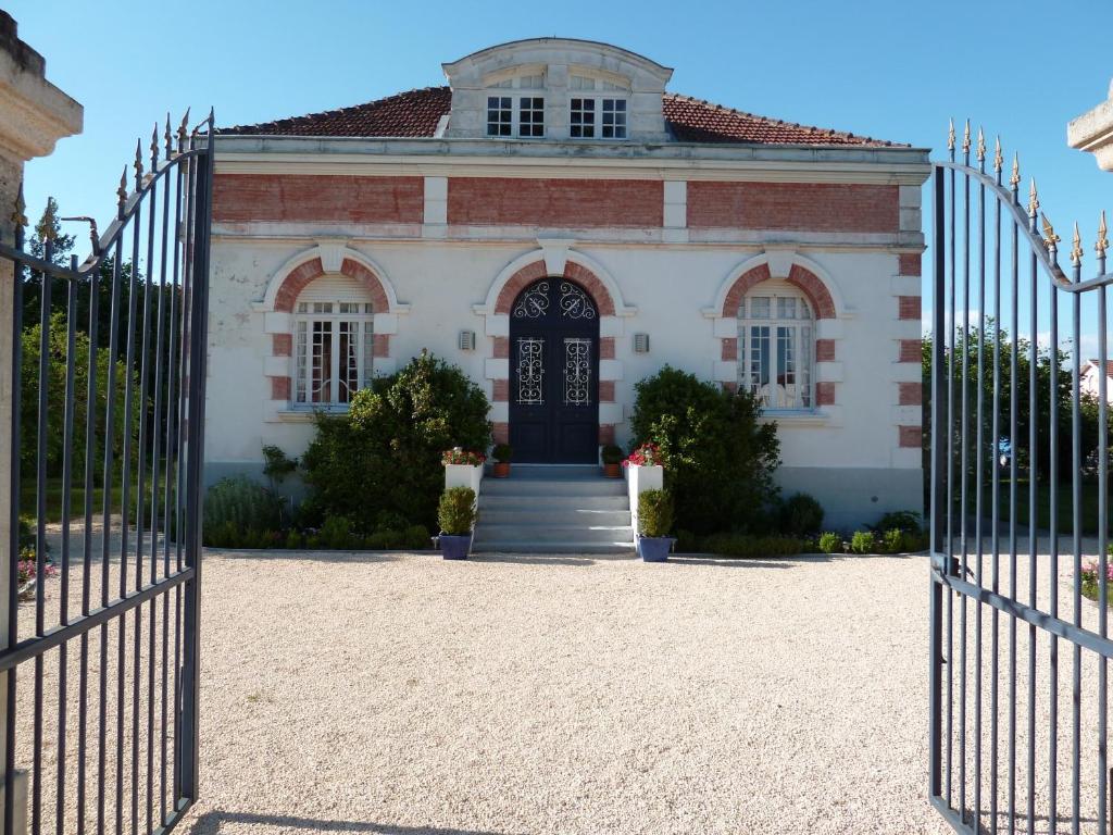 B&B / Chambre d'hôtes Le Ch'tipanier 2, place jean jaures 40110 Morcenx