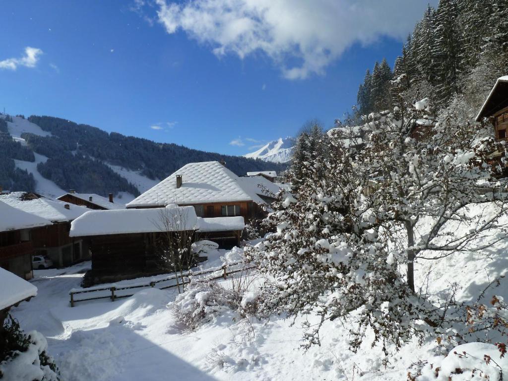 B&B / Chambre d'hôtes Le chalet des Ardoisiers Le chalet des Ardoisiers 757 Route des Udrezants 74110 Morzine